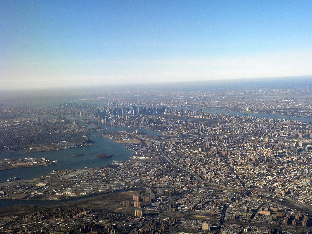 New York City Landing At LaGuardia 03 East River, Manhattan Island, Central Park, And Hudson River From Northeast